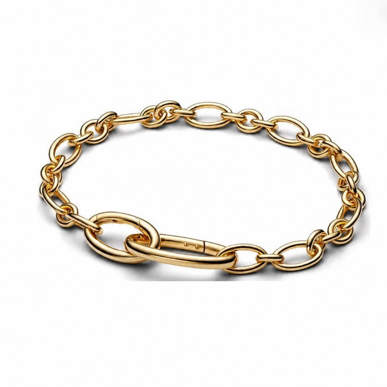 Gold oval link bracelet in 16 cm length