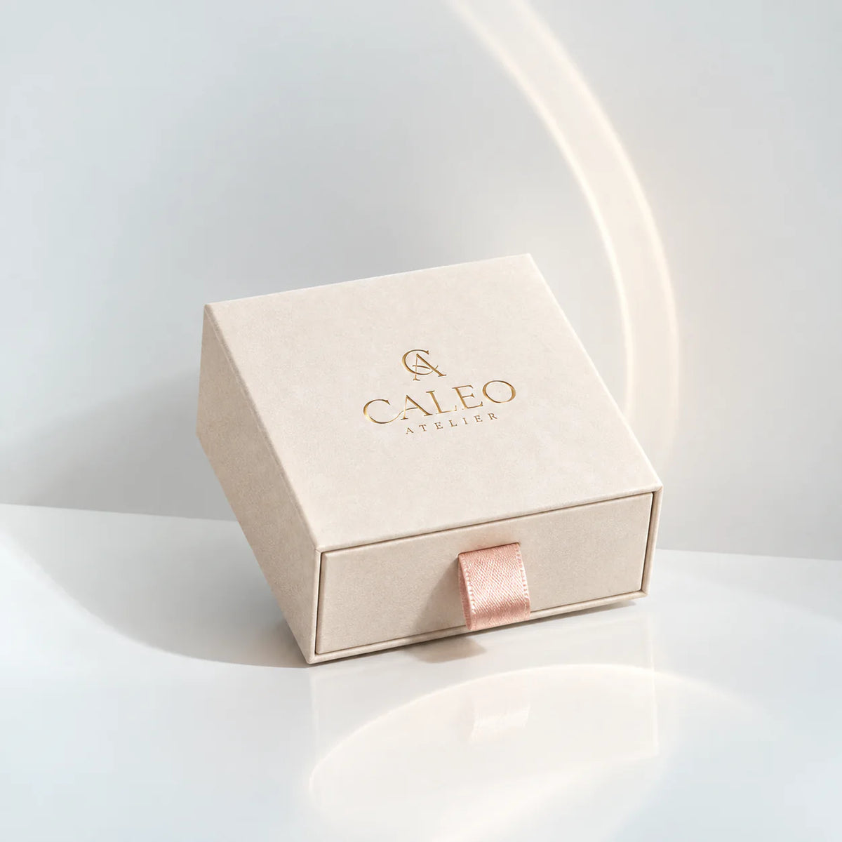 Aurelia Essential Bangle presented in CALEO gift packaging