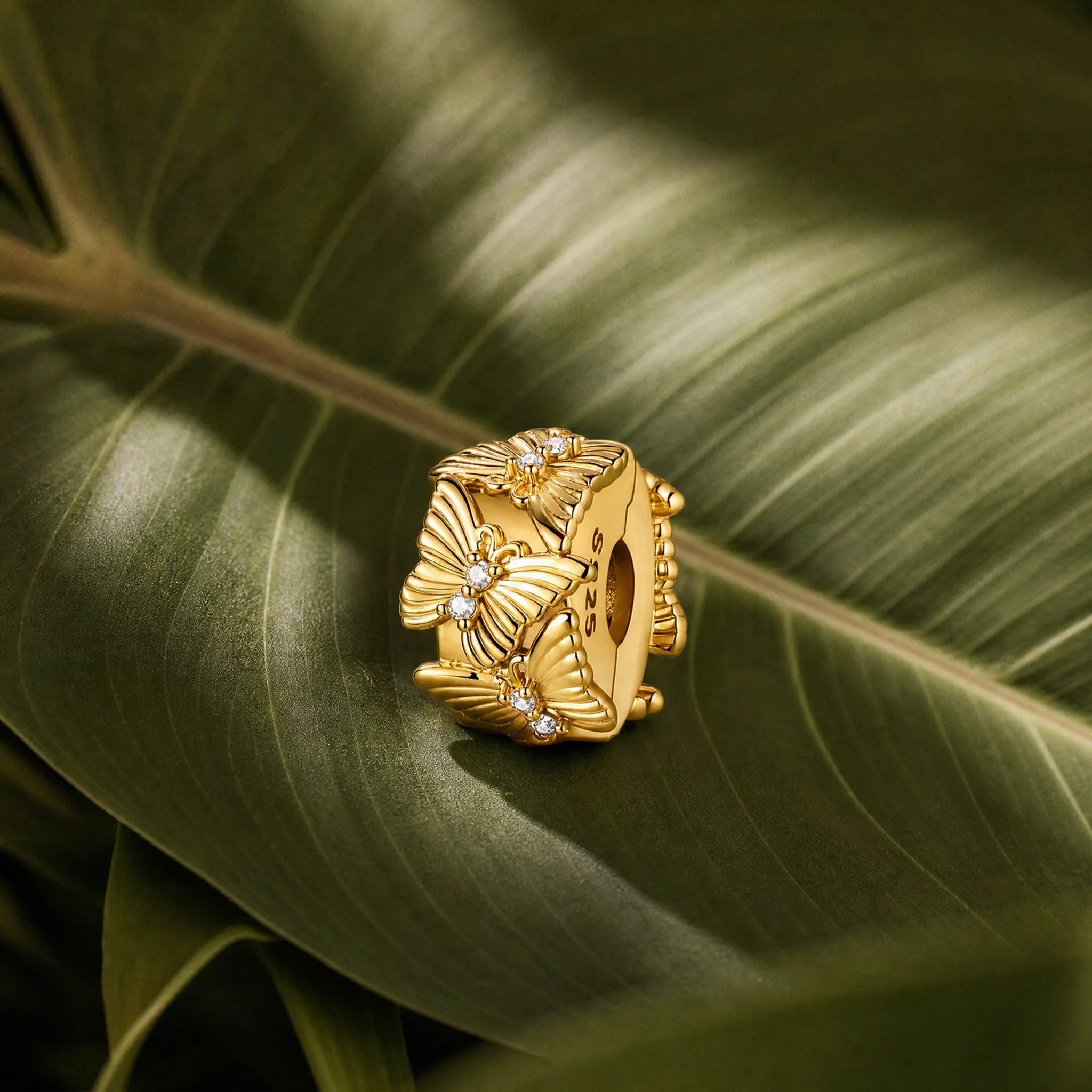 CALEO Nature & Flowers color-matched lifestyle image - Gold Seashell Charm - nature-flowers-color-gold-ref26-gold-seashell-charm - 2026-07-27